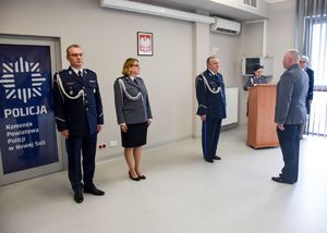 Dowódca uroczystości składa meldunek Komendantowi Wojewódzkiemu Policji w Gorzowie Wielkopolskim.
