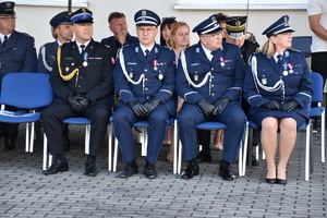 Gospodarze oraz zaproszeni goście na uroczystość Święta Policji w Nowej Soli.