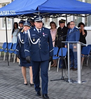 Na zdjęciu Zastępca Komendanta Wojewódzkiego Policji w Gorzowie Wielkopolskim wraz z Panią Komendant Powiatową Policji w Nowej Soli.