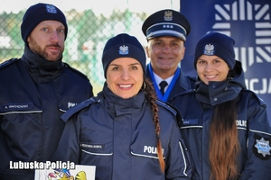 Policjanci na pikniku z okazji Odzyskania przez Polskę Niepodległości.