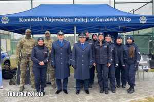 Policjanci na pikniku z okazji Odzyskania przez Polskę Niepodległości.