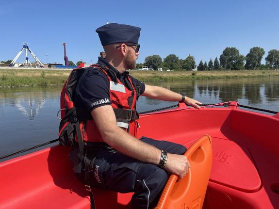 Bezpieczeństwo nad wodą – policjanci apelują o zachowanie ostrożności.