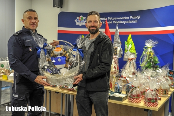„Świąteczna Pomoc dla Laury” – lubuscy policjanci wspierają leczenie córeczki swojego kolegi