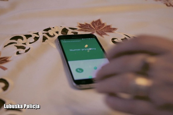 Oszust podszył się pod bank. 34-latka straciła ponad 17 tysięcy złotych