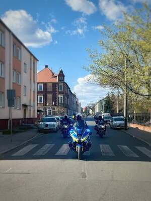 Motocykle policyjne w trosce o bezpieczeństwo uczestników Biegu do Pustego Grobu.