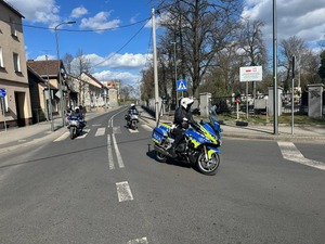 Motocykle policyjne w trosce o bezpieczeństwo uczestników Biegu do Pustego Grobu.
