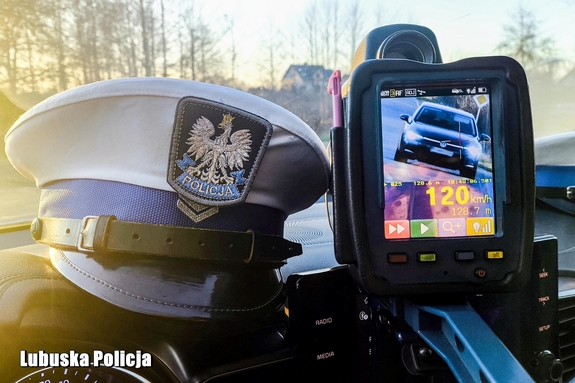 Pędził 120 km/h w obszarze zabudowanym. 30-latek stracił uprawnienia