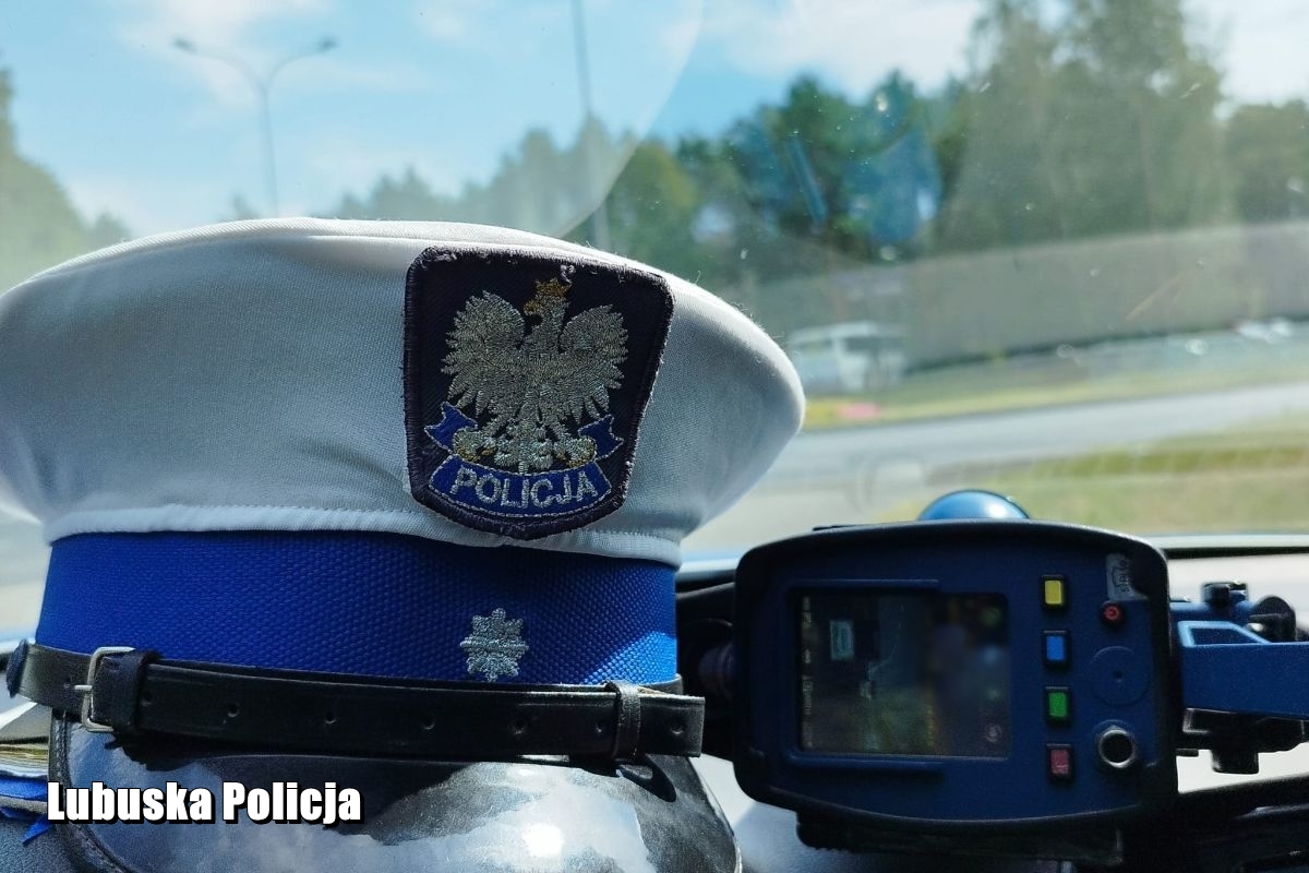 Policjanci wyłączyli prawo jazdy 22-latki za 112 km/h w obszarze zabudowanym
